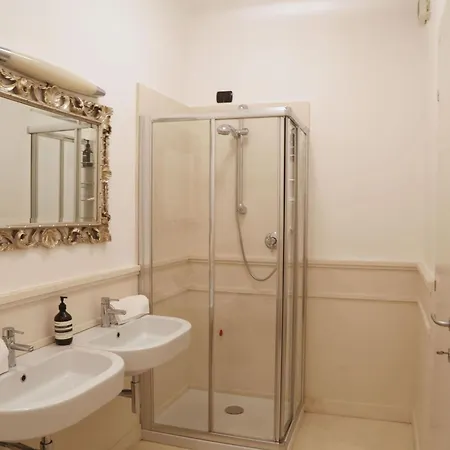 Elegante Im Zentrum In Der Naehe Des Meeres By Interhome סניגליה