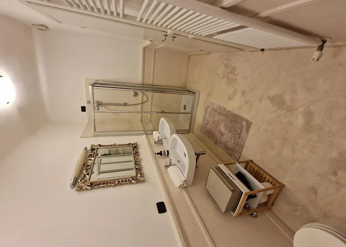 Elegante Im Zentrum In Der Naehe Des Meeres By Interhome